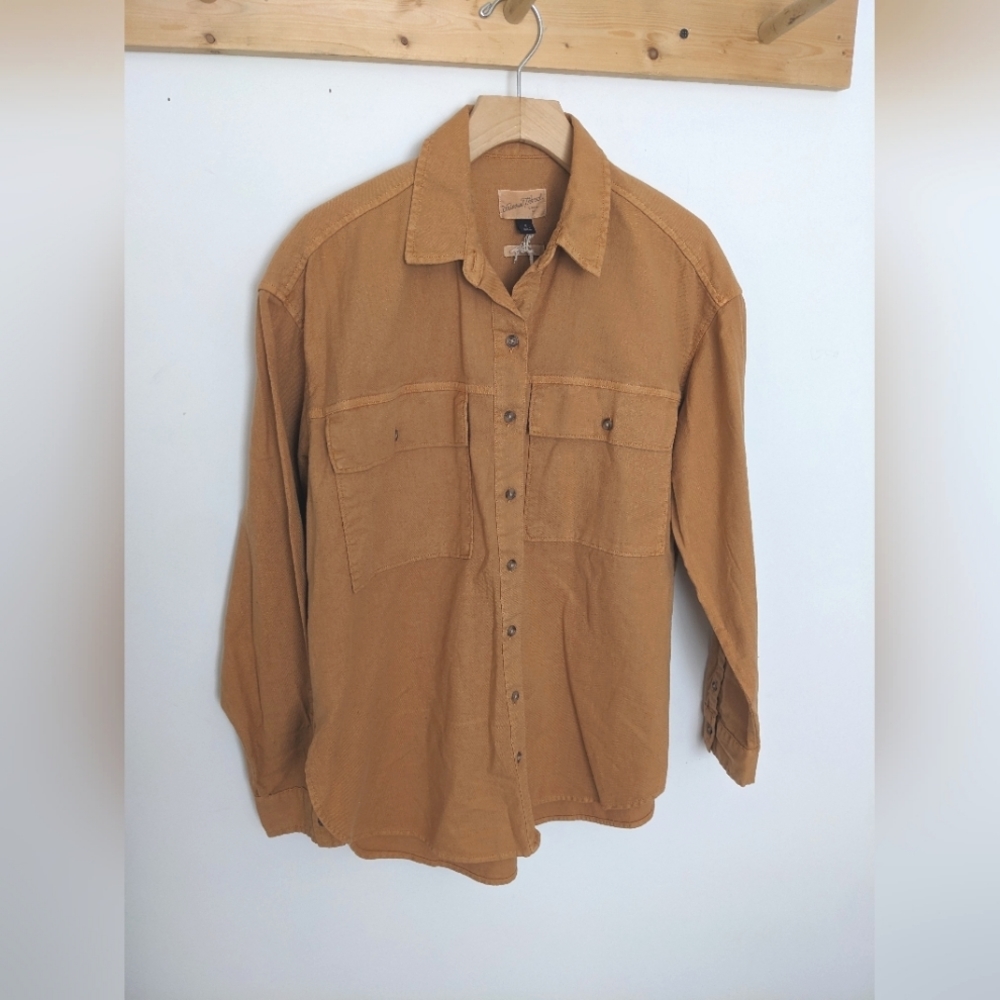 Universal Thread women's 100% cotton gold button down shirt | size small
